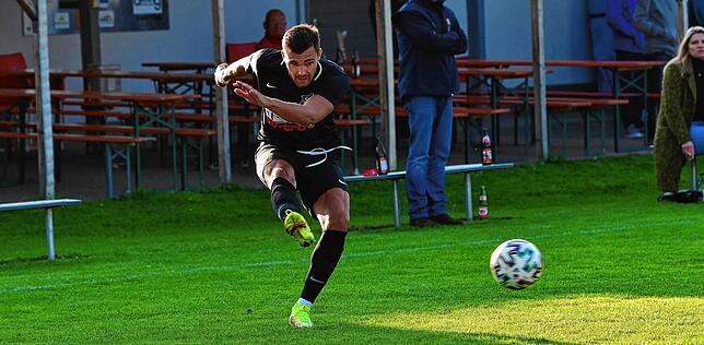 Bild 9: SV Buch siegt mit 2:0 beim enttäuschend auftretenden SV Jestetten &ndash; und wir haben die Bilder!