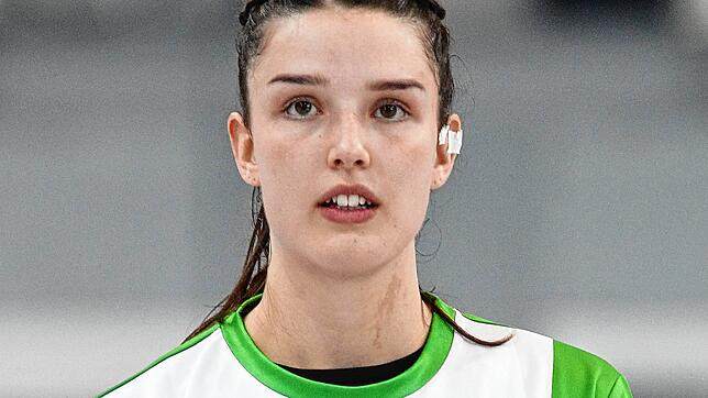 Blickt dem Spiel gegen ihren früheren Verein SV Allensbach optimistisch entgegen: Sophie Leenen, Torhüterin des Drittliga-Aufsteigers ...