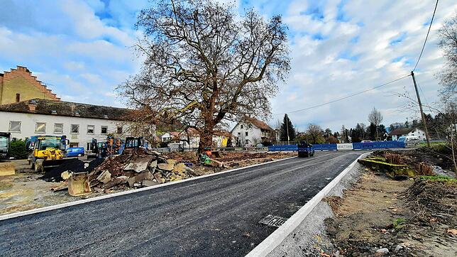 Straßenbau auf dem Brauerei-Areal. Inzwischen ist es schon weiter fortgeschritten.