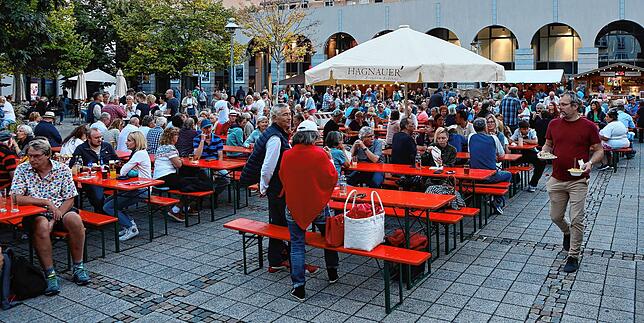 Das Suserfest auf dem Augustinerplatz ist ein gern und gut besuchtes Fest. Hier – das Bild stammt aus dem Jahr 2023 – treffen sich viele ...