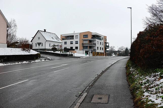 Die Tuttlinger Straße soll mit Radwegen und einer aufgemalten Verkehrsinsel verkehrsberuhigter werden.