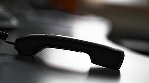 Eine Seniorin aus Schwenningen ist am Mittwoch Opfer von Telefonbetrügern geworden (Symbolbild).