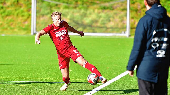 Derbysieg: Mike Muser (auf dem Archivfoto) machte beim 3:2-Sieg des FC Bad Bellingen gegen den FV Lörrach-Brombach das Tor zur ...