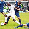Trifft im Pokalspiel erneut auf seine ehemaligen Mannschaftskollegen aus Oberachern: Villingens Stürmer Lhadji Badiane (weißes Trikot).