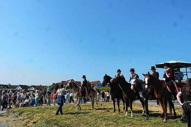 Bild 20: Bilder von der Reiterprozession zum Jubiläumsfest der Blutreitergruppe Oberteuringen