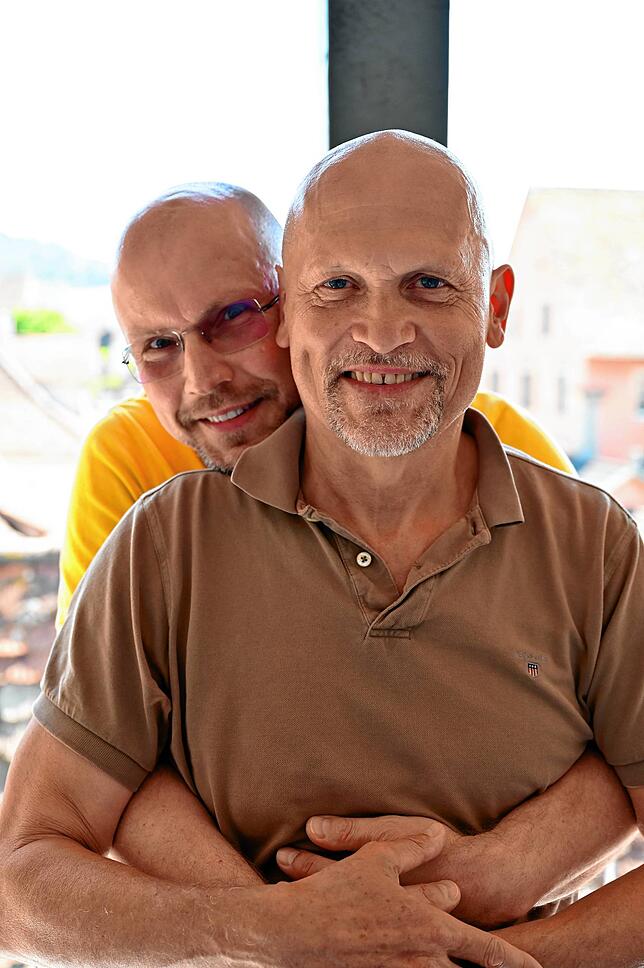 Peter Leu (rechts) war 30 Jahre mit einer Frau zusammen und hat zwei erwachsene Töchter. Heute lebt er mit Alois Carnier in ...