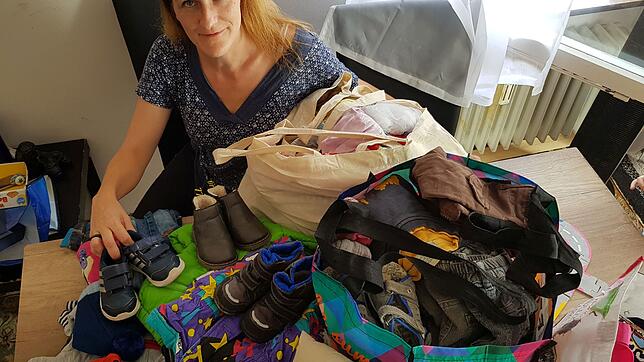 Jede Menge Kinderkleidung, die nicht mehr gebraucht wird: Redakteurin Monika Olheide möchte, dass mit den Sachen Menschen in der Region ...