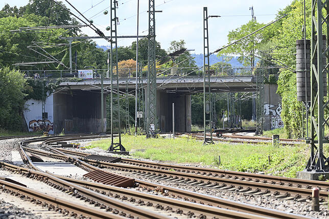 2019: Die heutige Mettnaubrücke ist als Grünbrücke mit zwei Röhren konzipiert. Spatenstich war im April 2003, die Eröffnung im November ...