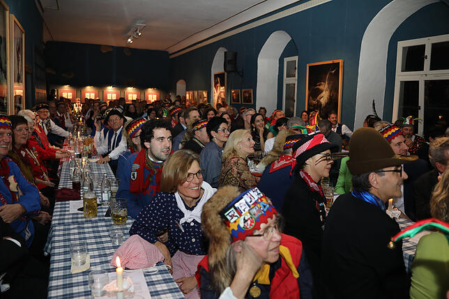 Bild 13: Bilder der Besucher der Ordensverleihung auf Schloss Langenstein