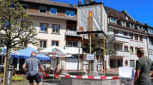 Der Löffigner Hexdenbrunnen ist umbenannt, das Löffinger Extrablatt informiert vom GTrump-Dektret in Löffingen