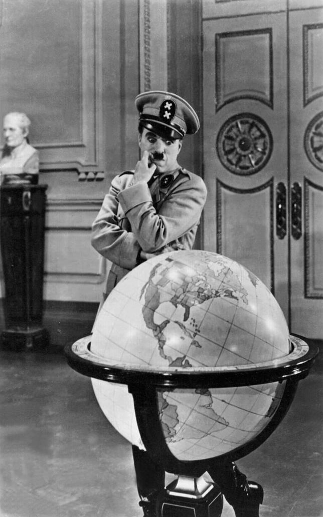 Charlie Chaplin plagten Zweifel wegen seiner Satire &bdquo;Der große Diktator&ldquo;.