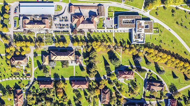 (Archivbild) Das Zentrum für Psychiatrie Reichenau aus der Vogelperspektive: Auf der dort verlaufenden Feursteinstraße kam es am ...