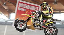 Was die Akteure auf dem Supermoto anstellen, ist immer spektakulär. Für den Normal-Motorradfahrer empfiehlt sich: besser nicht nachmachen.