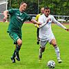 Laufduell: Der Laufenburger Sandro Knab (rechts) setzt sich beim 2:2 seiner Mannschaft gegen die Spvgg. Untermünstertal gegen Kapitän ...