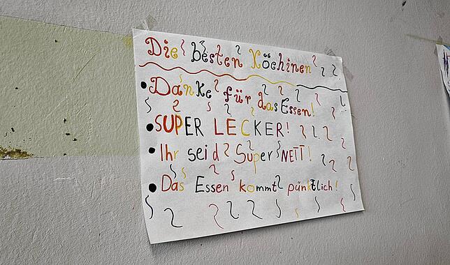 Die Kinder sind voll des Lobes für die Köchinnen.