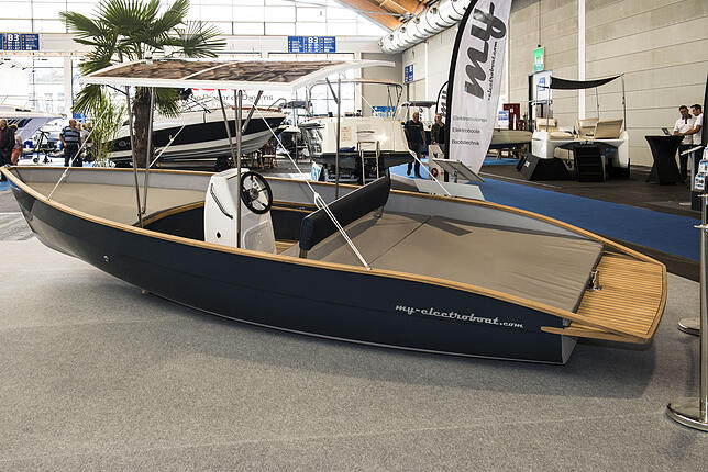 Das My Elektroboat Junior Pure Solar lässt sich mit geringem Tempo ganz autark fahren.