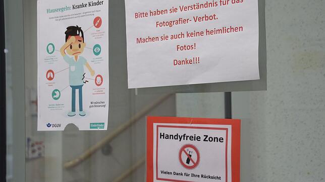 An der Flurtür im Familienzentrum am Obertor hängt der Hinweis, dass hier die handyfreie Zone beginnt.