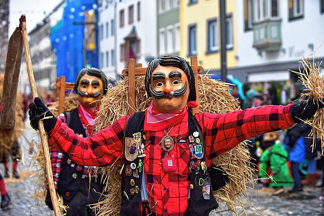 Viele Narrenzünfte, hier die Narrenzunft Nussbach, melden sich bei der Katzenmusik und bedanken sich für ein großartiges Narrentreffen.