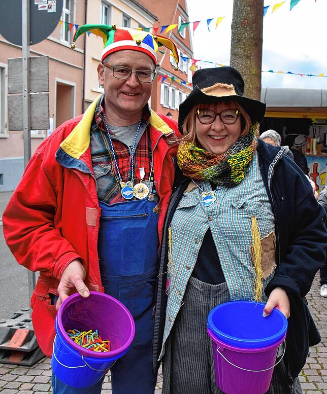 Bild 12: Bilder vom Laufnarrenmarkt am Stockacher Narrenbaum und im Bürgerhaus