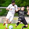 Ausgebremst: Sandro D‘Accurso (links, gegen Ilija Galic) und der SV 08 Laufenburg verloren die Generalprobe für die ...