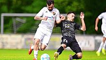 Ausgebremst: Sandro D‘Accurso (links, gegen Ilija Galic) und der SV 08 Laufenburg verloren die Generalprobe für die ...