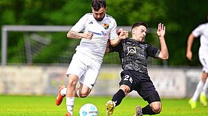 Ausgebremst: Sandro D‘Accurso (links, gegen Ilija Galic) und der SV 08 Laufenburg verloren die Generalprobe für die ...