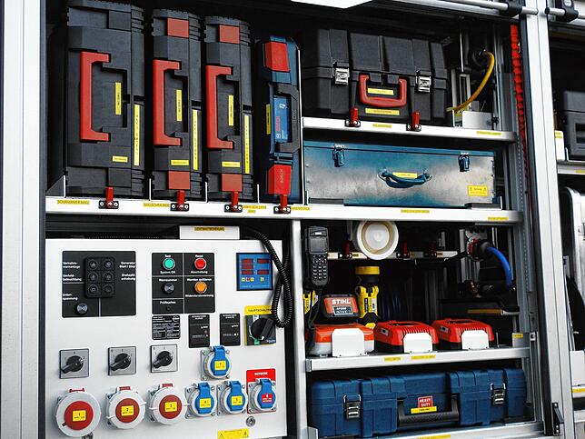 Egal ob Akku-betriebene Werkzeuge oder Stromgeneratoren: Die Feuerwehr kann im Ernstfall in jeder Hinsicht sofort eingreifen.