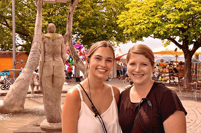 Sorgten vor Ort dafür, dass alles läuft: Meike Keller (rechts) und Franca Pokrop von Überlingens Tourismusmarketing.