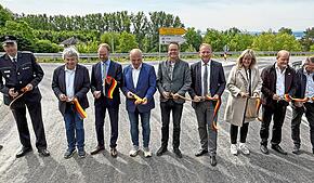 Festakt am Knoten Altbirnau, von links: Andreas Riess (Polizeirevier), der frühere Projektleiter Klaus Nußbaum, Christoph Keckeisen ...