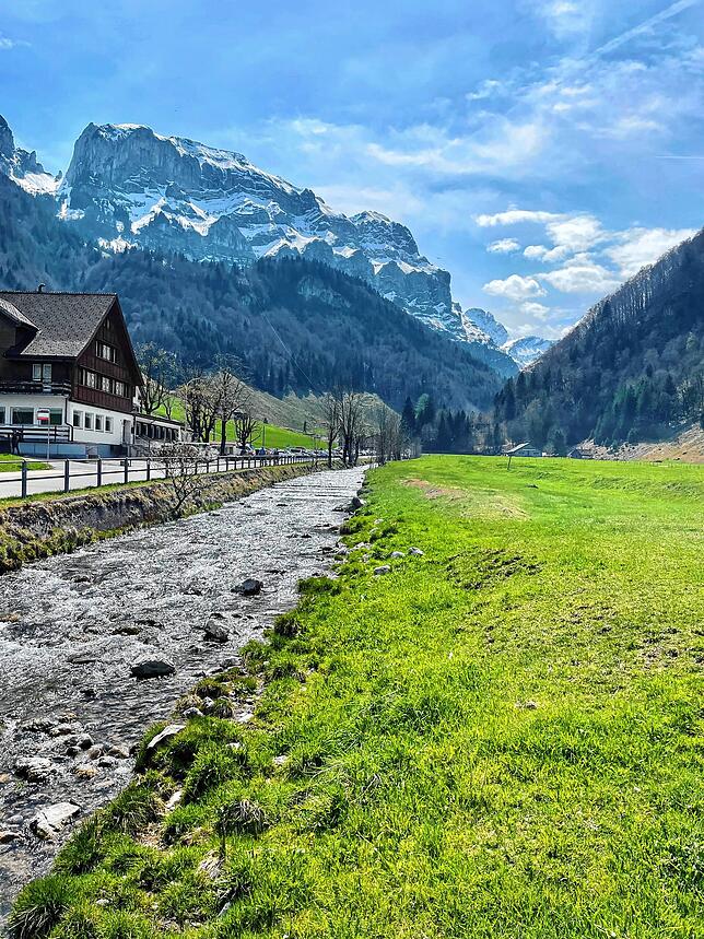 Auf dem Hundstein (2157 m ü. M) im Alpstein im Appenzeller Land kann es am Wochenende noch mal Schnee geben. Wanderer sollten derzeit ...