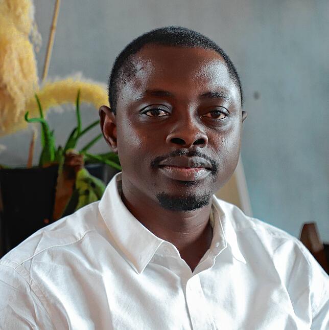 Jonathan Eveso (35) lebt seit fast einem Jahr in Deutschland, geboren und aufgewachsen ist er in Nigeria.