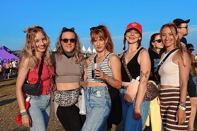 Bild 22: Wilde Outfits in Sicht: Das sind die modischsten Leute auf dem Southside Festival 2025