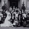 Hochzeit 1903: In der Mitte Carl und Sophie Denk, links die Brauteltern Schenz, rechts die Eltern des Bräutigams. Ganz rechts das ...