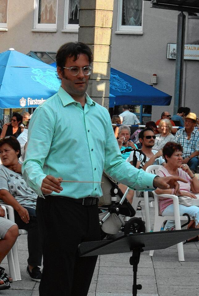 Der Schweizer Dirigent Tobis Zwicky machte den jüngsten Stadtmusik-Nachwuchs schon nach nur drei gemeinsamen Proben auftrittsreif.