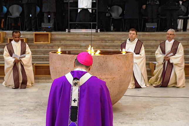 Bild 13: Die schönsten Bilder der Feier der Altarweihe in der Kirche St. Oswald in Stockach (Teil 2)