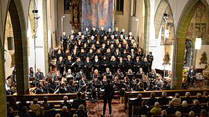 Kirchenchor und Stadtkapelle Markdorf beim gemeinsamen Konzert in St. Nikolaus.