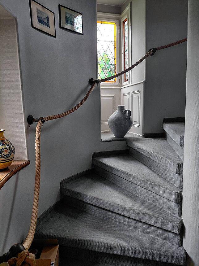 Eine Wendeltreppe führt im Inneren des Türmchens in die oberen Stockwerke.