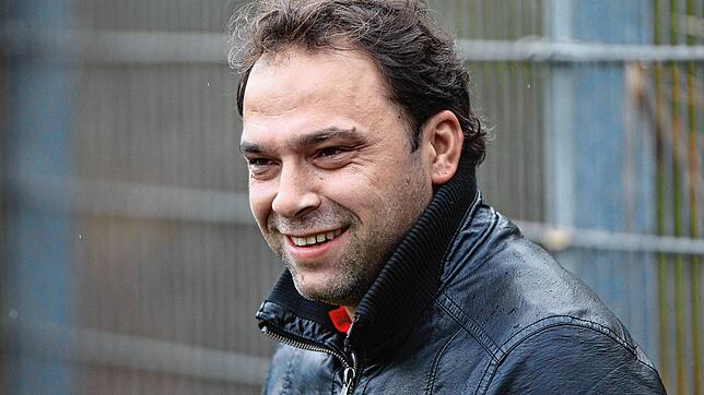 Önder Demirekin, Trainer des Türkischen SV Konstanz, freut sich über den 3:0-Heimsieg gegen den SV Mühlhausen.