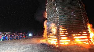 (Archivbild von 2019) Das Funkenfeuer auf dem Purren ist ein grandioses Spektakel, für das meist mehr als 2000 Besucherinnen und ...