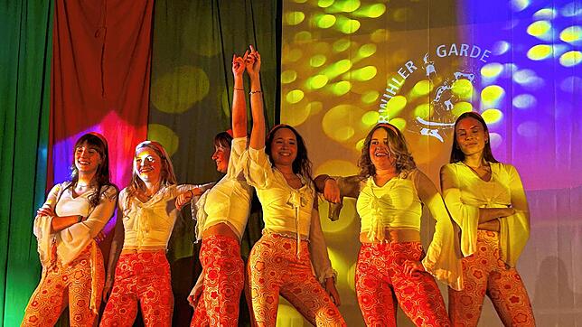 Die Görwihler Garde-Mädchen tanzten sich mit ihren gekonnten Showeinlagen in die Herzen der Gäste.