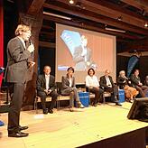 Mit elf Kandidaten auf der Bühne und SÜDKURIER-Chefredakteur Stefan Lutz (links): Das war das Wahlpodium 2012. Auch 2020 lädt der ...