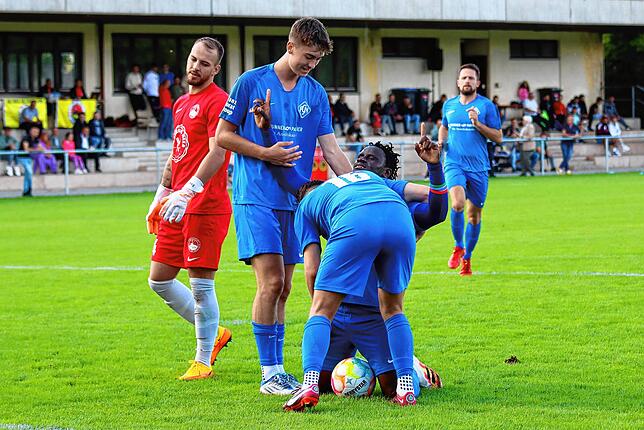 Bild 9: Die besten Bilder der Partie zwischen dem TSV Singen und dem FC Neustadt