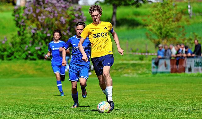Bild 31: 6:0-Sieg im Spitzenspiel! A-Jugend der SG Dettingen-Dingelsdorf erobert Bezirksliga-Spitzenposition