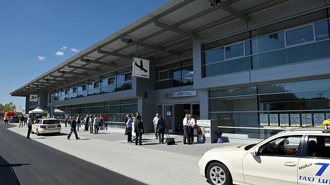 Einchecken bitte: Am Sonntag wird der Terminal am Bodensee Airport zum Schauplatz für einen Filmdreh, für den die Oberon Film GmbH noch ...