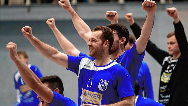 Bild : TuS Steißlingen feiert die Meisterschaft in der Südbadenliga