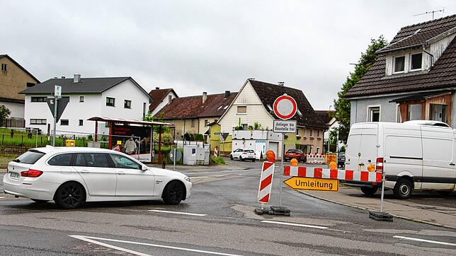 Wegen Bauarbeiten ist die Schnerkinger Straße in Meßkirch zurzeit gesperrt. Die Zufahrt ist nur für Anlieger frei, doch daran halten ...