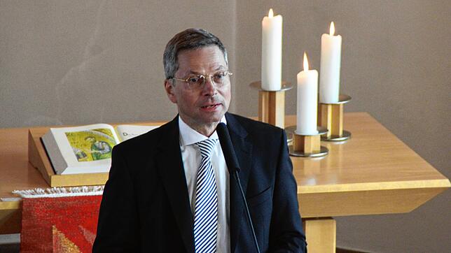 Jörg Winkelströter widmet seine Predigt in der Wyhlener Friedenskirche dem Jahrestag der Reformation. Bild: Rolf Reißmann