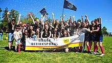 Bild : Die Damen des FC Wolterdingen holen den Bezirkspokal. Die Bildergalerie vom Finale gibt es hier.
