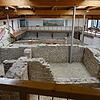 Über den eindrucksvollen antiken Mauerresten wurde das Regionalmuseum Römervilla für römische Alltagskultur in Grenzach errichtet.