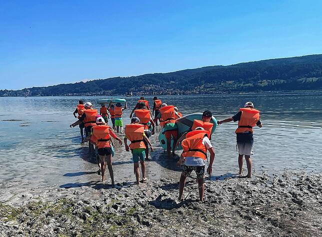 Dreckige Füße? Kein Problem &ndash; daran stört sich beim Segelcamp niemand.